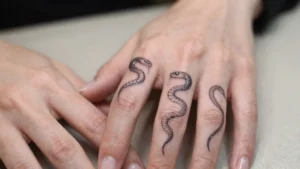 10 Snake Finger Tattoos That Look Small but Striking